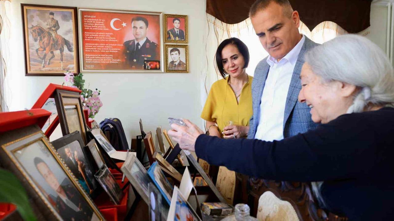 Vali Akbıyık, Şehit Binbaşı Kıvanç Cesur’un Ailesini Kurban Bayramı’nda Ziyaret Etti