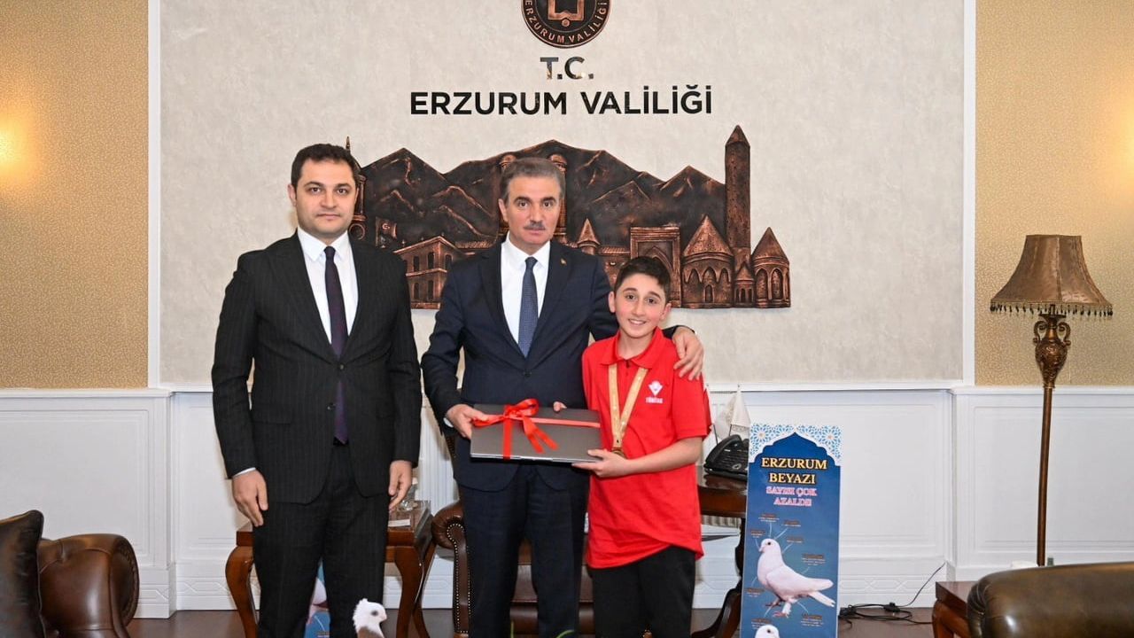 Vali Baruş, TÜBİTAK 2204/B Türkiye Birincisi Pasinlerli Öğrencileri Kabul Etti