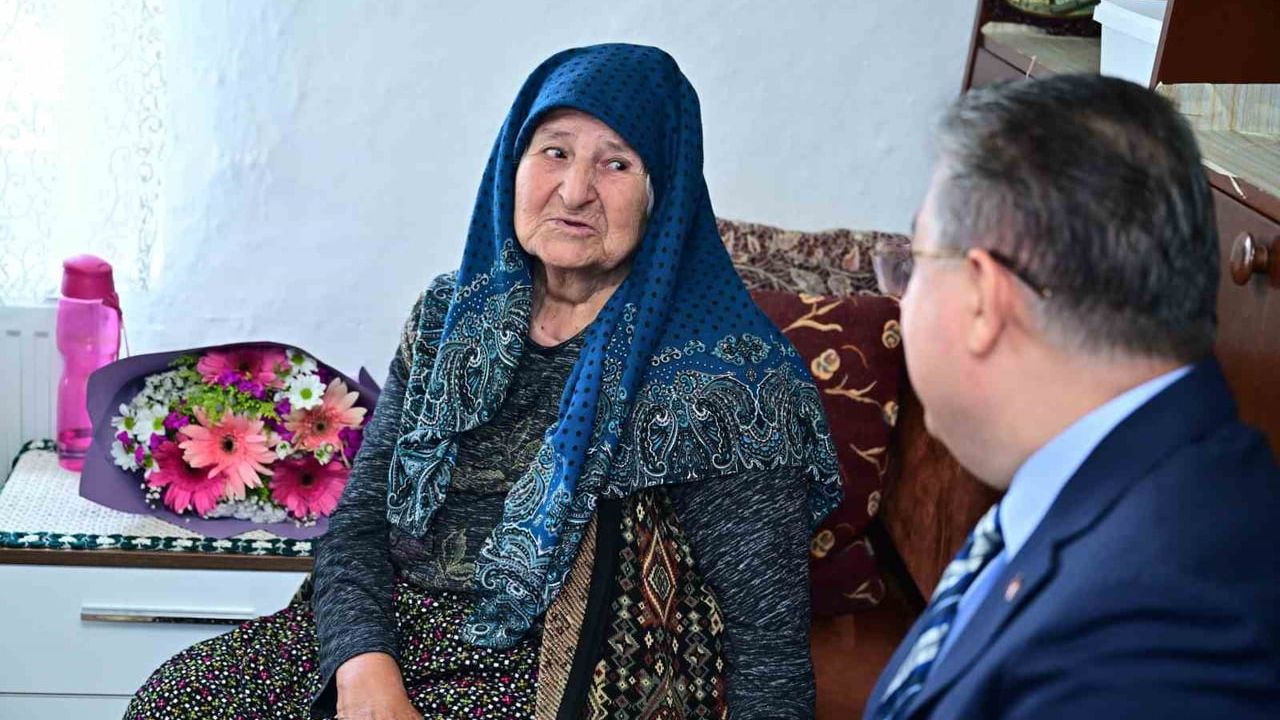 Vali Dr. Erdinç Yılmaz'dan Gülpınar Mahallesi'nde Ayşe Ürüm'e anlamlı hane ziyareti
