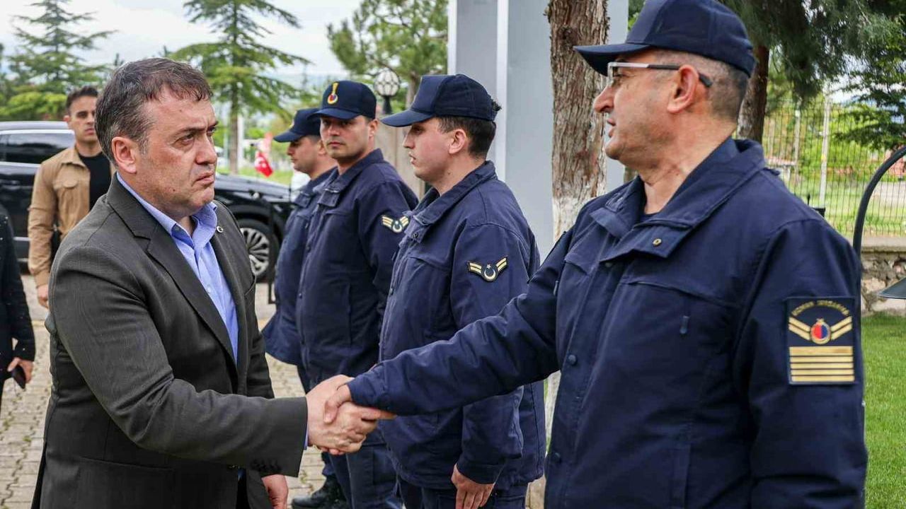 Vali Faik Oktay Sözer Pazaryeri’nde gençlik, eğitim ve jandarma temasları gerçekleştirdi