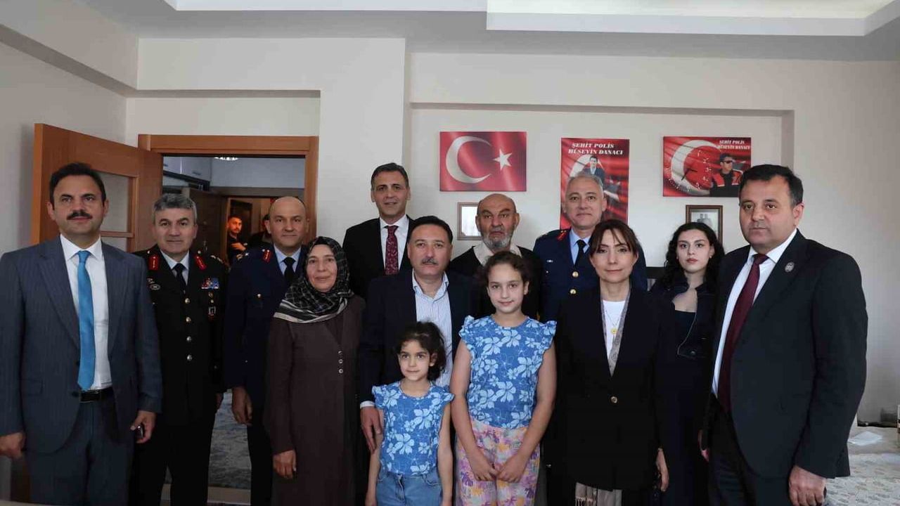 Vali Gökmen Çiçek, Kurban Bayramı'nda şehit ailelerini ziyaret etti