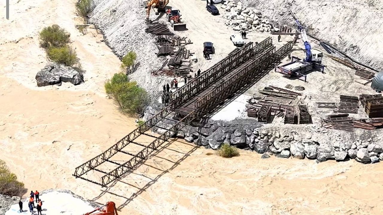 Vali İbrahim Taşyapan, Hakkari-Van yolunda panel köprü çalışmalarını inceledi