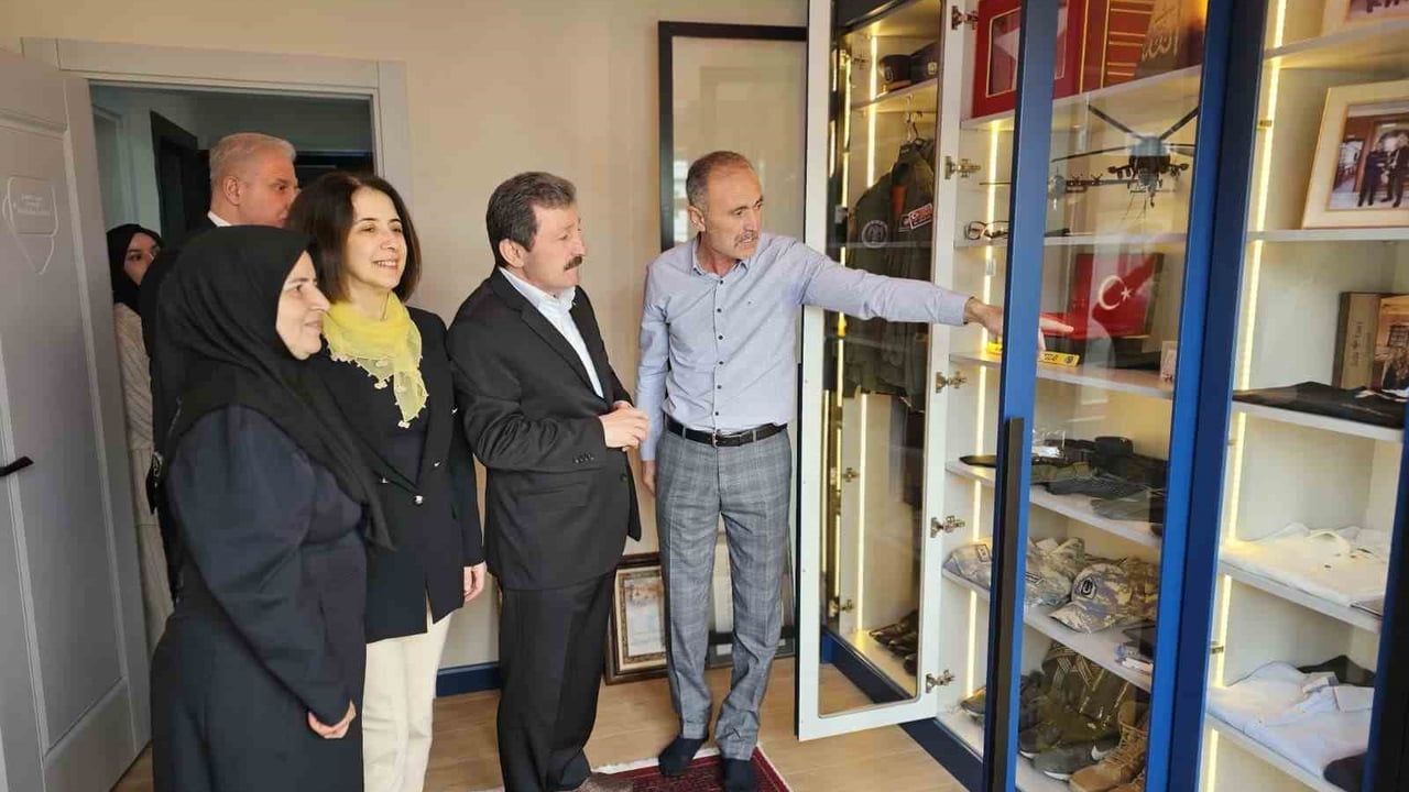 Vali Orhan Tavlı, Anneler Günü'nde Şehit Emre Altıok'un Ailesini Ziyaret Etti