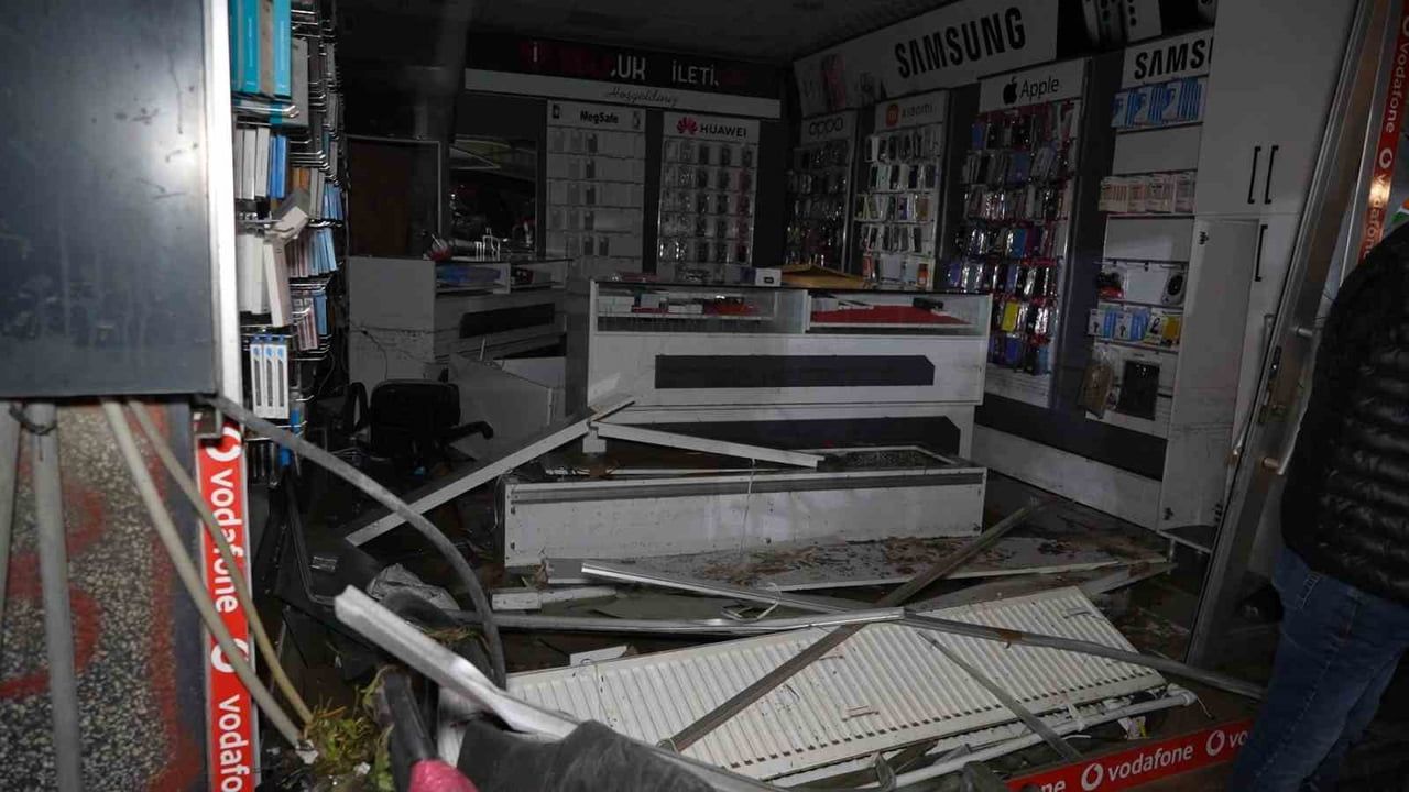Vali Tavlı: Havza'daki selde can kaybı yok; iş yerlerinde ciddi zarar oluştu