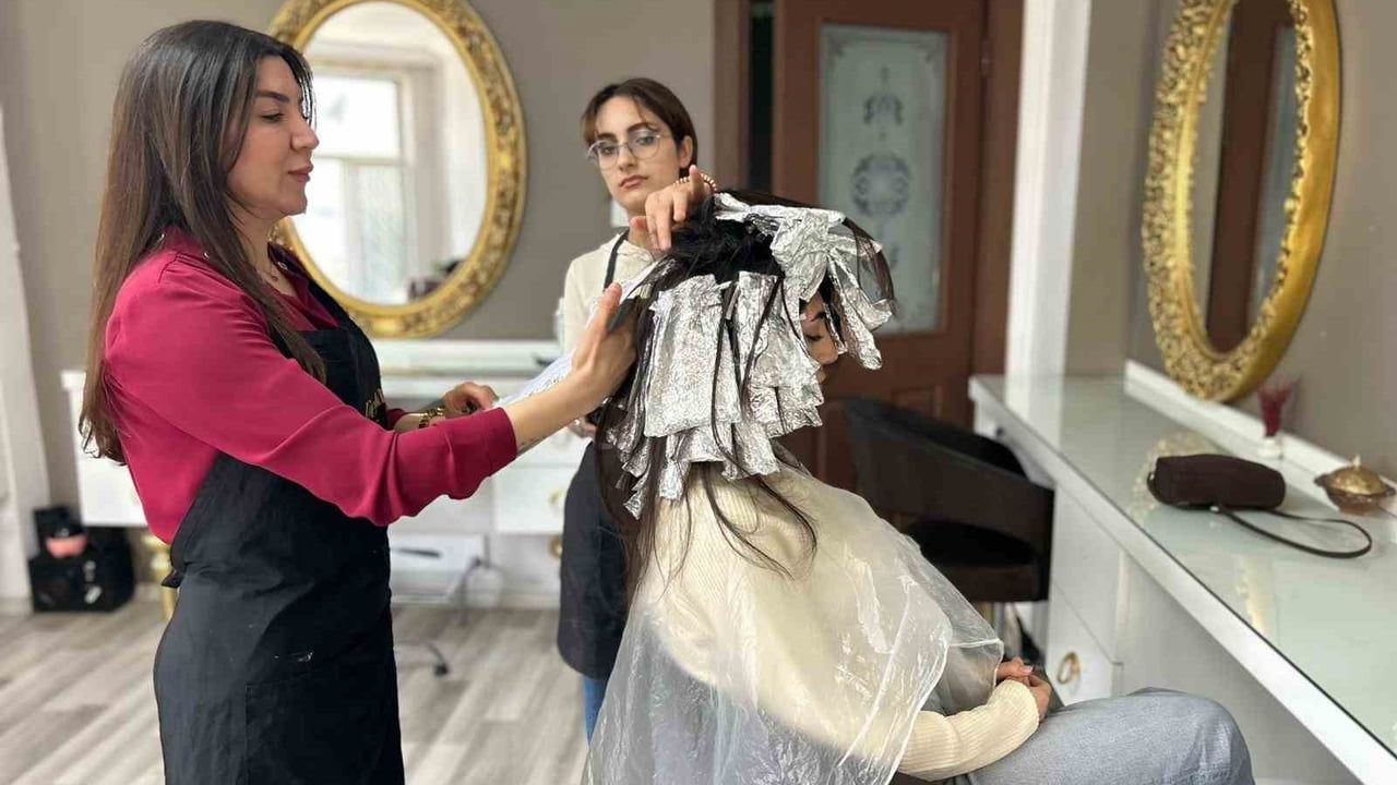 Van'da kuaför ve berberler bayram yoğunluğunu yönetmek için randevulu sisteme geçti