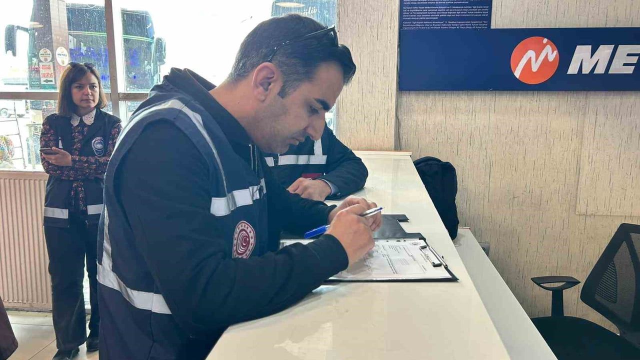 Van'da Kurban Bayramı Öncesi Otobüs Biletleri ve Fiyat Etiketi Denetimi