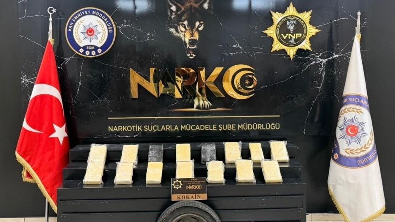 Van'da ortak narkotik operasyonu: Gevaş'ta 16 kilo 260 gram kokain ele geçirildi