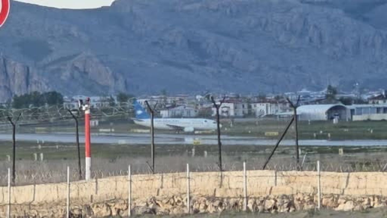 Van'da yakalanan Afgan uyruklu düzensiz göçmenler sınır dışı edildi