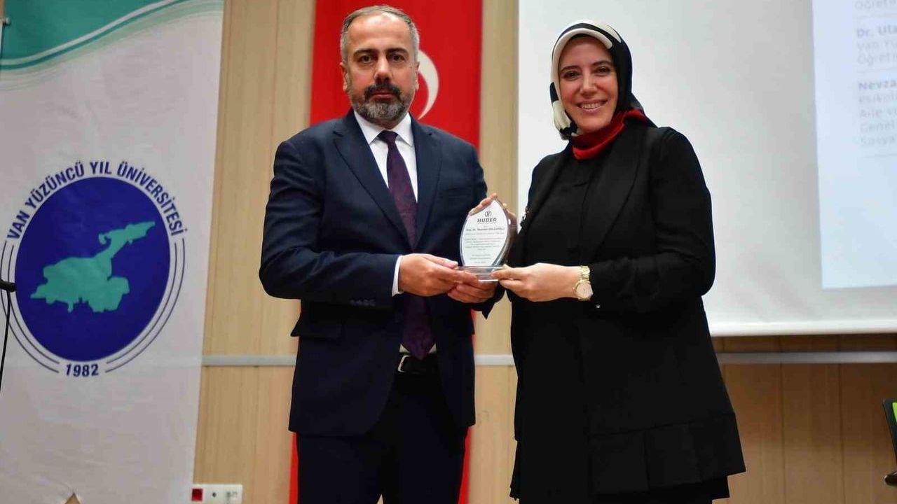 Van YYÜ'de sanal bahisle mücadele paneli: Aile bilinçlendirme ve kurumsal iş birliği öne çıktı