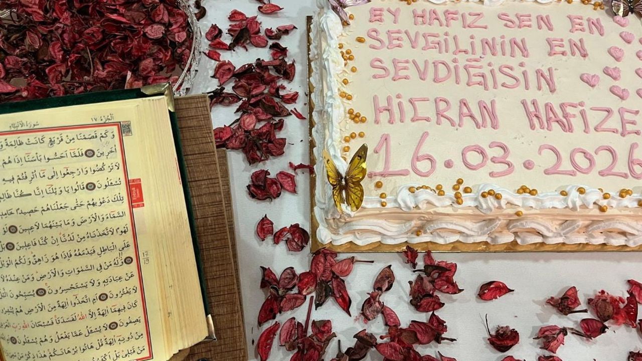 Van YYÜ Kampüsünde Bir İlk: Hafızlık Taç Takma Heyecanı
