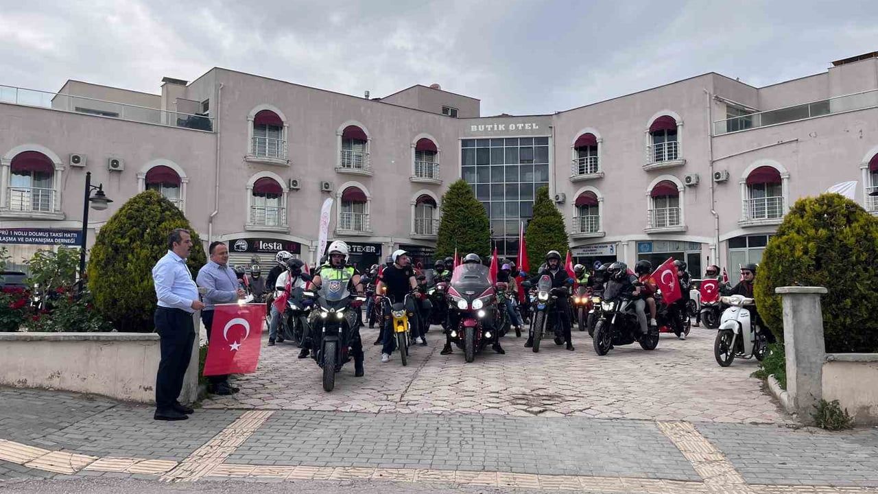 Vezirköprü'de 19 Mayıs etkinliğinde motosiklet korteji düzenlendi