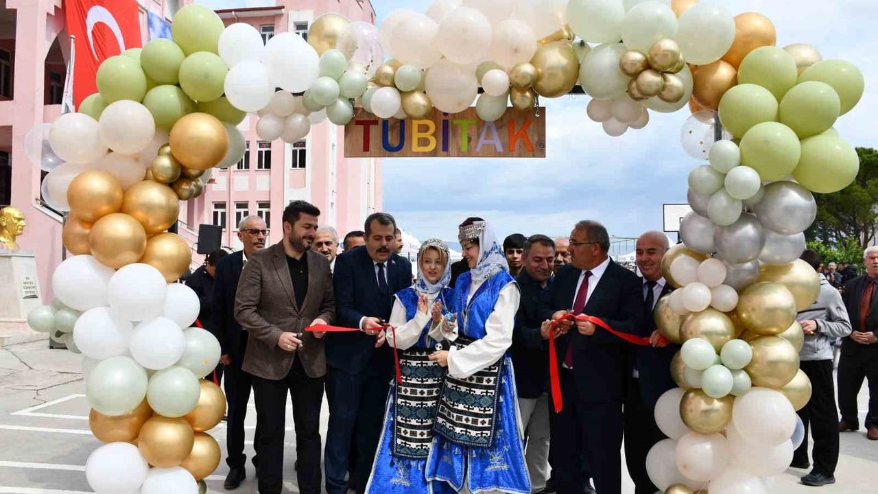 Vezirköprü MTAL'de TÜBİTAK Bilim Fuarı yoğun katılımla açıldı