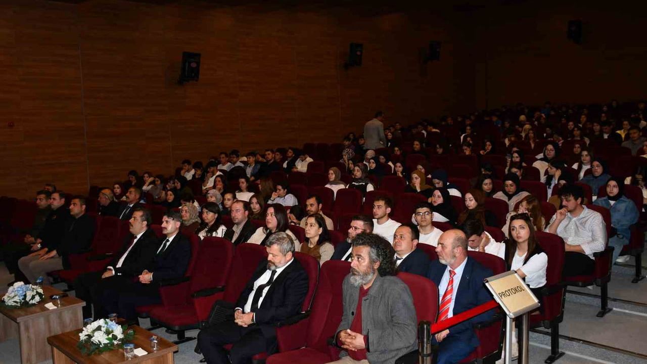 Vezirköprü MYO'da Yapay Zeka Sempozyumu: Eğitim, Çevre ve Etik Tartışıldı