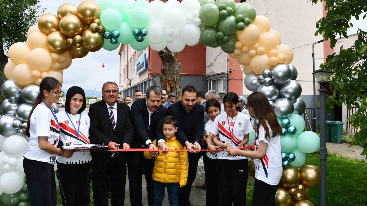 Vezirköprü YBO’da TÜBİTAK 4006 Bilim Fuarı: 16 Proje Sergilendi