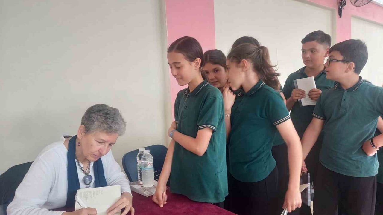 Vicdan Efe Emcelli İlkokulu’nda Koca Seyit kitabını anlattı