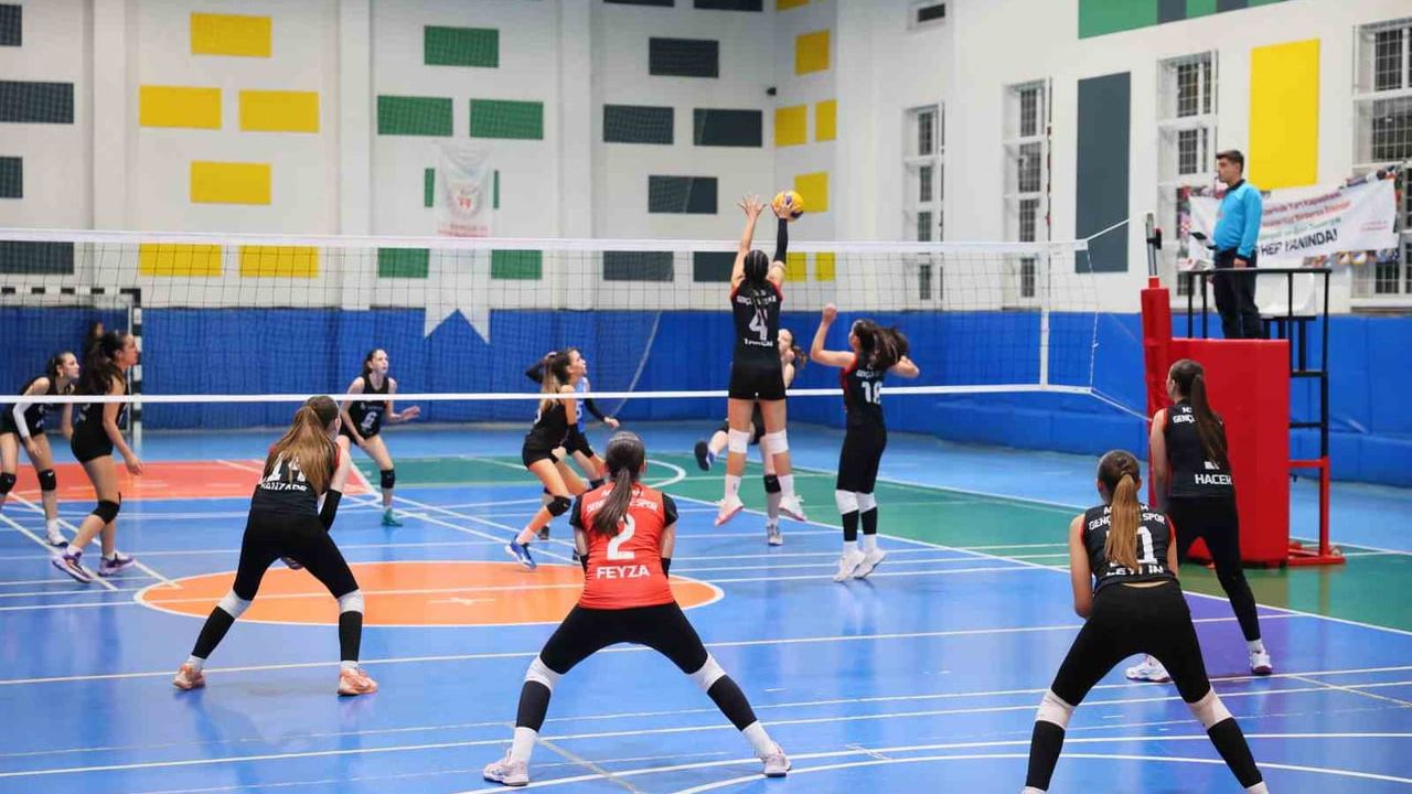 Voleybol Küçük Kızlar Gelişim Ligi sona erdi: Denizli Belediye Spor Kulübü şampiyon