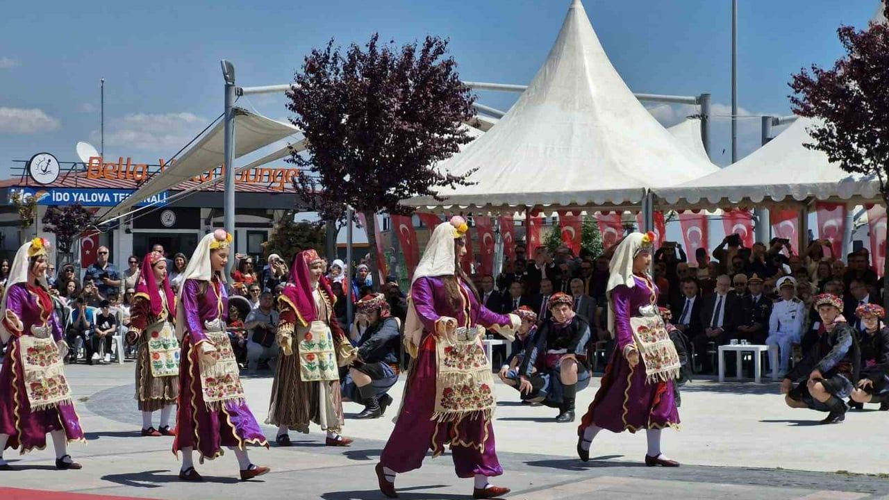 Yalova’da 19 Mayıs Atatürk’ü Anma, Gençlik ve Spor Bayramı coşkuyla kutlandı