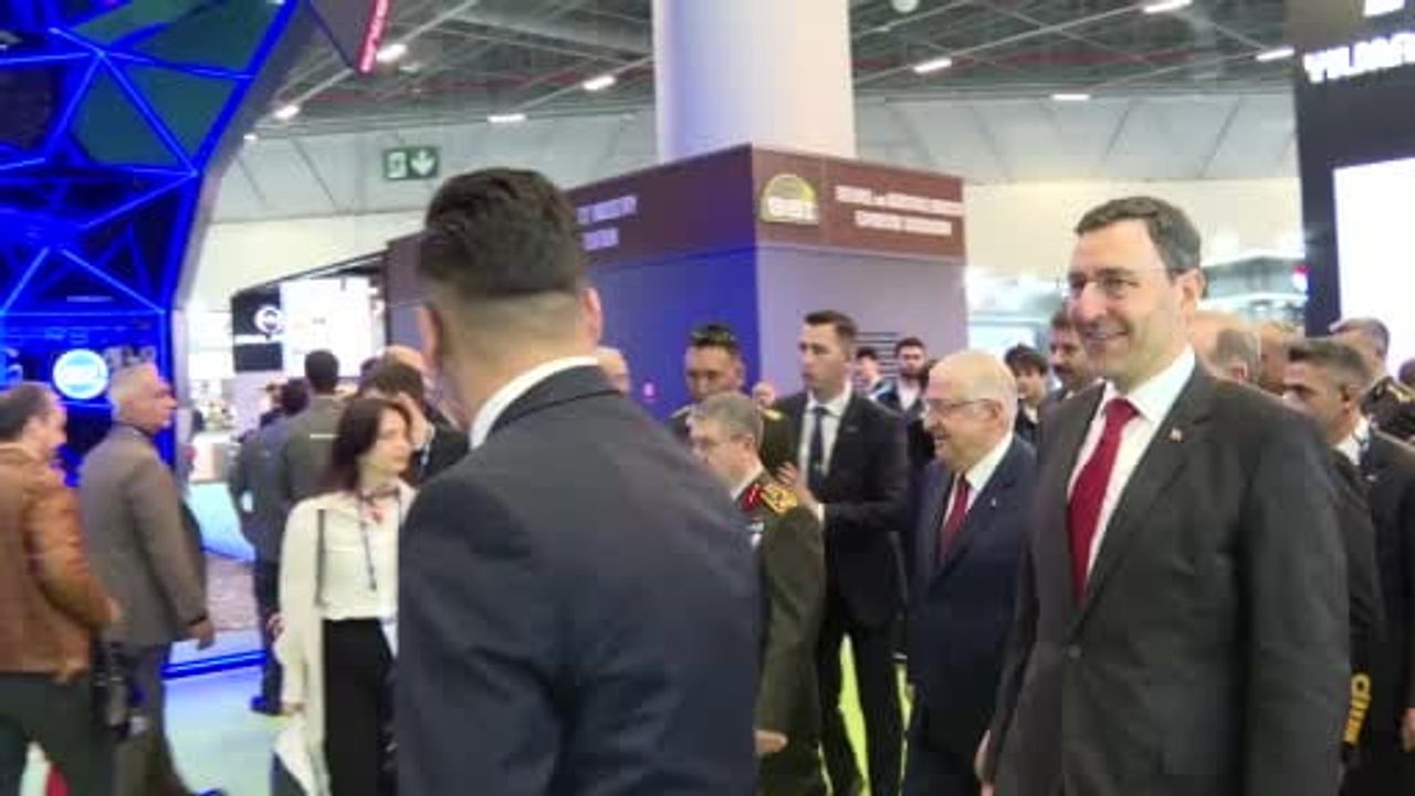 Yaşar Güler, SAHA 2026 Fuarında Yerli Savunma Teknolojilerini İnceledi