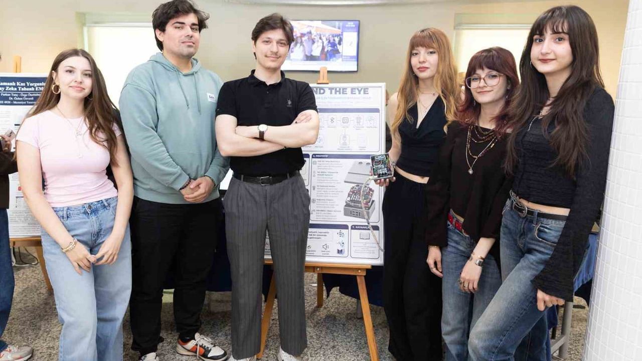 Yaşar Üniversitesi öğrencilerinden yapay zeka destekli sağlık ve rehabilitasyon projeleri