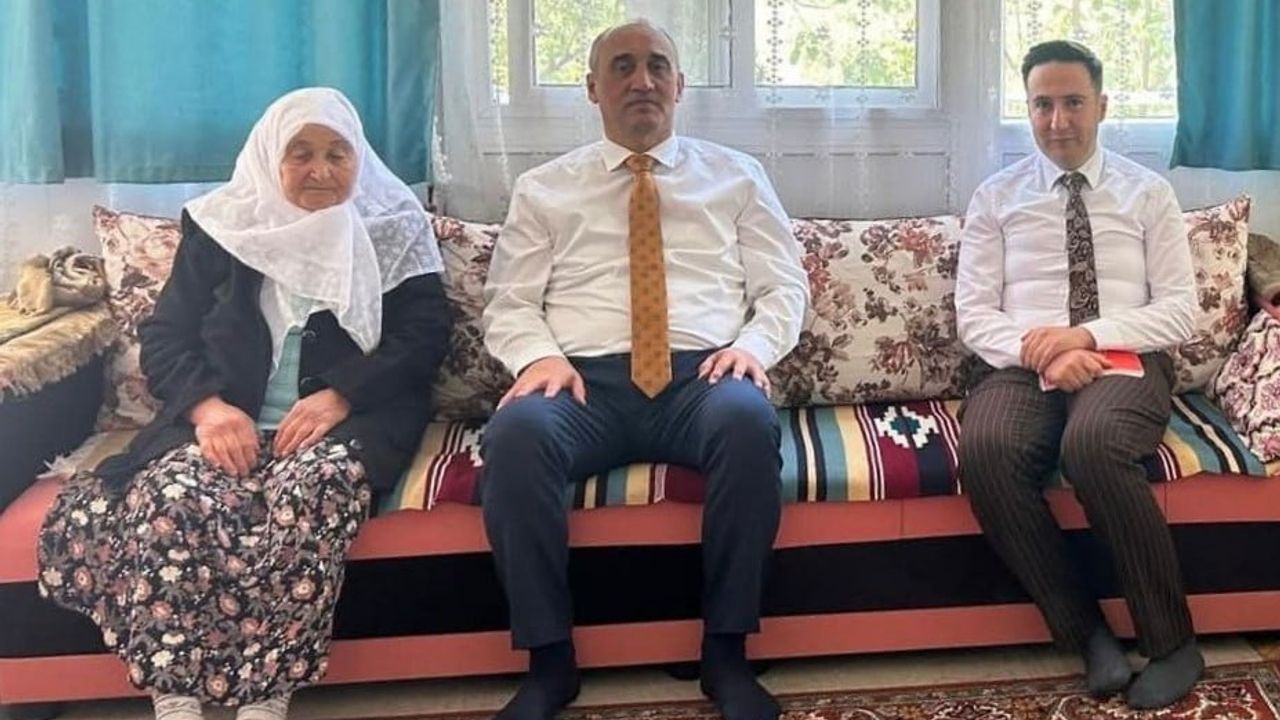 Yatağan Kaymakamı Turgay İlhan, Anneler Günü'nde Şehit Annesini Ziyaret Etti