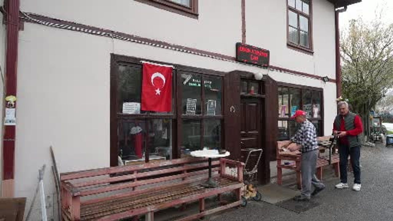 Yeniçağa'da 85 yıllık kahvehane: Çayın fiyatını müşteriler belirliyor