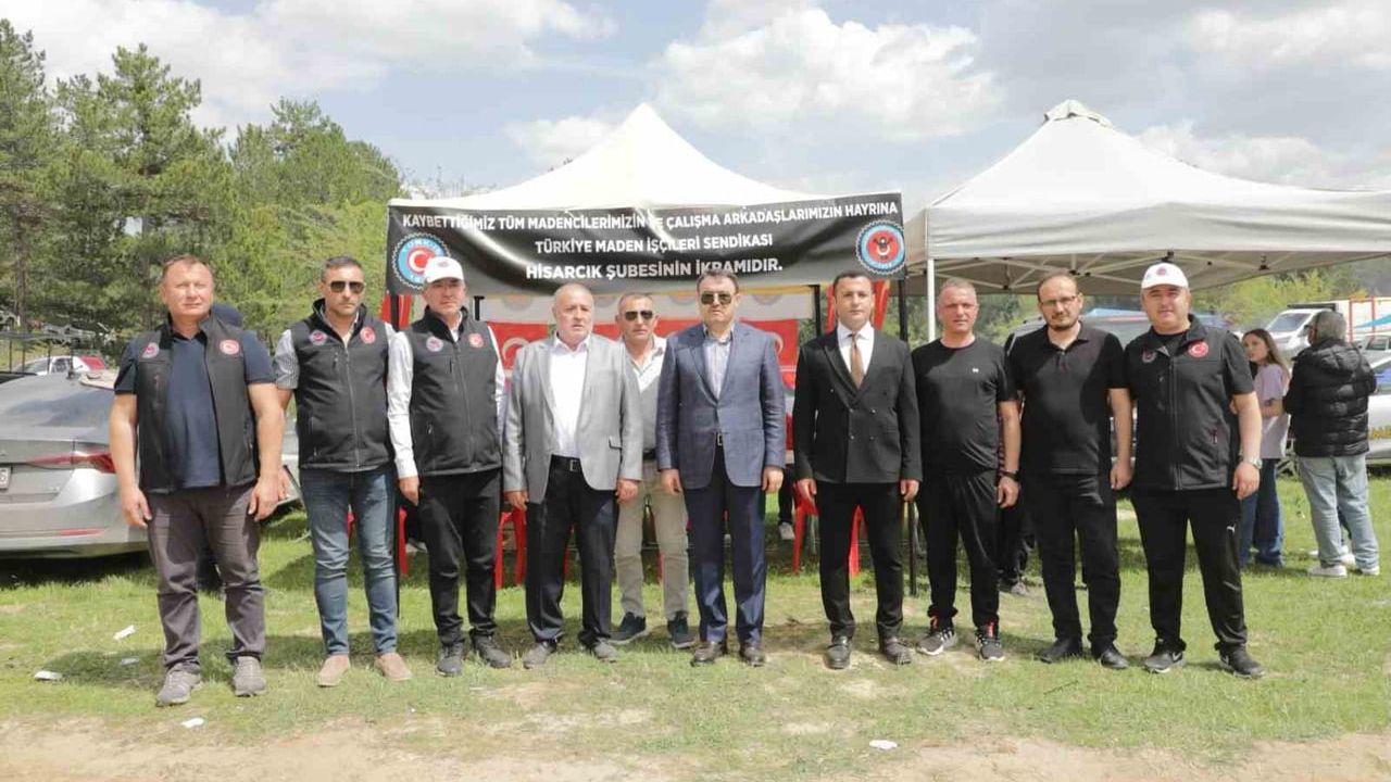 Yeniceköy'de Hıdrellez Şenlikleri Tahtalı Göleti'nde Binlerce Kişiyi Ağırladı