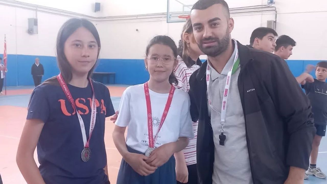 Yenipazar’da Geleneksel Çocuk Oyunları heyecanı: Ortaokul öğrencileri yarıştı