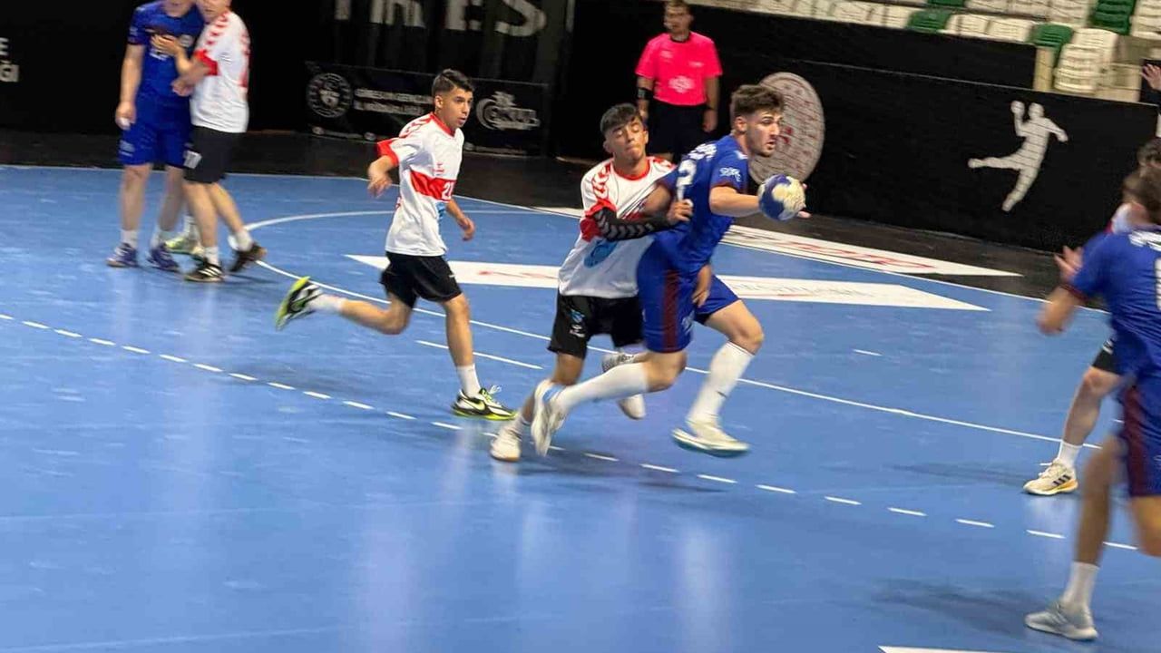Yeşilay Genç Erkekler Türkiye Hentbol Şampiyonası Giresun'da başladı