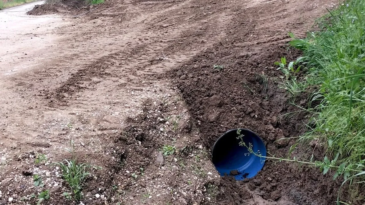 Yığılca Naşlar Köyü'nde koruge boru döşeme ve kanal temizliği çalışmaları sürüyor