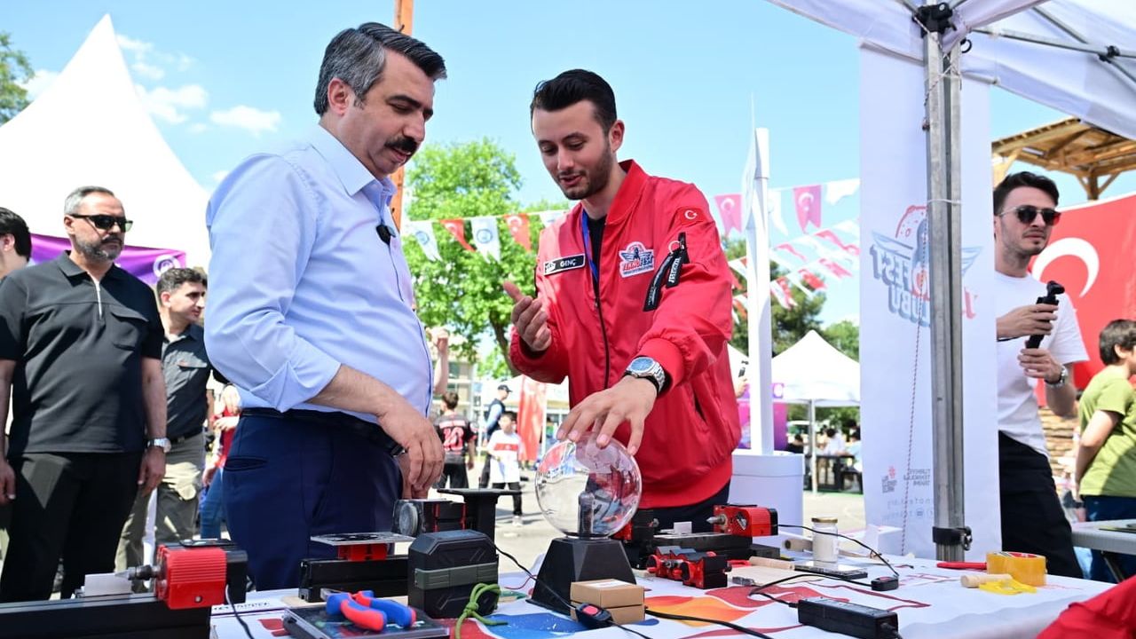 Yıldırım'da 19 Mayıs coşkusu bilim ve teknolojiyle buluştu: 2. Bursa Gençlik ve Teknoloji Festivali tamamlandı