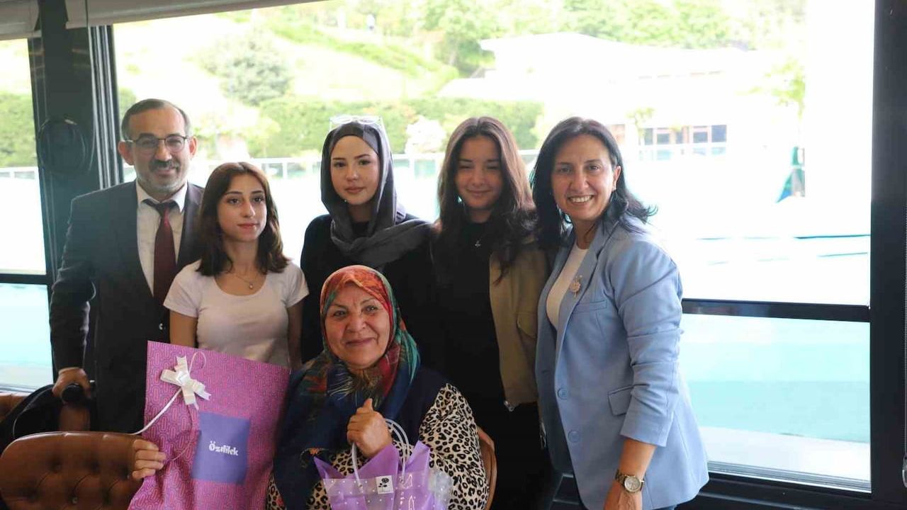 Yıldırım'da 'Nesiller Buluşuyor' Projesi Anneler Günü Programıyla Kapanış Yaptı