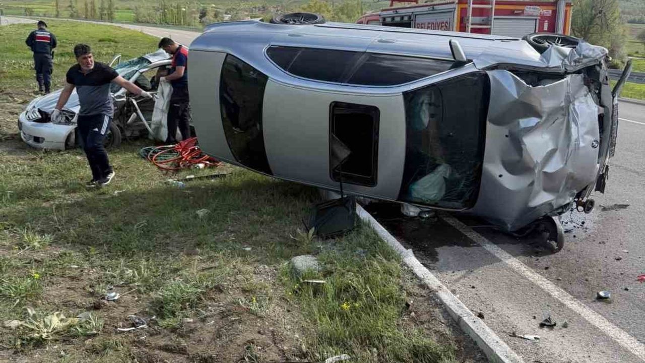 Yozgat Sorgun'da iki otomobil çarpıştı: 1 ölü, 1 yaralı