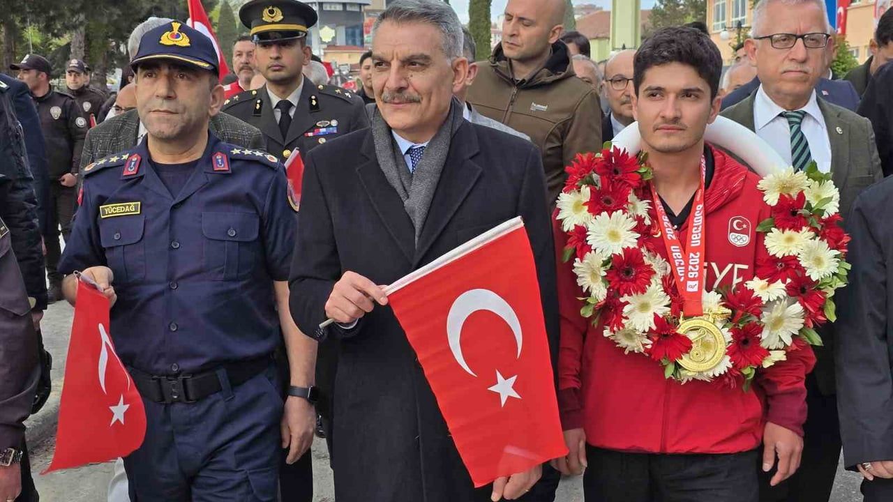 Yozgat'ta 19 Mayıs Bayrak Yürüyüşü yoğun katılımla gerçekleştirildi