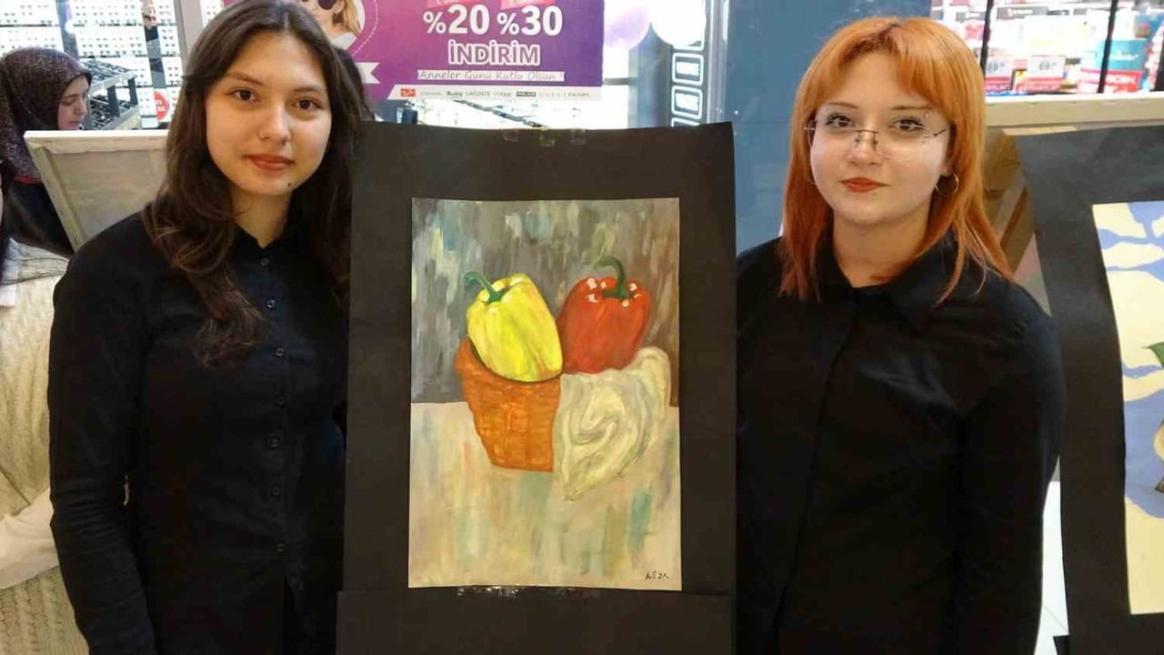 Yozgat'ta Nida Tüfekçi Lisesi Öğrencileri 70 Yağlı Boya Eseriyle Sergi Açtı
