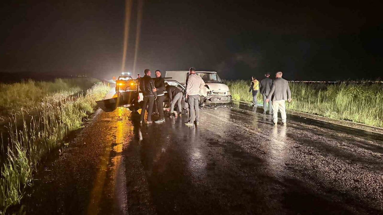 Yozgat’ta pikap ile minibüs çarpıştı: 1 kişi hayatını kaybetti, 2 yaralı