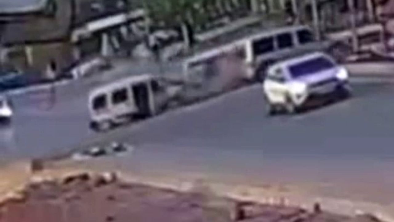 Yüksekova'da zincirleme trafik kazası: 11 kişi yaralandı