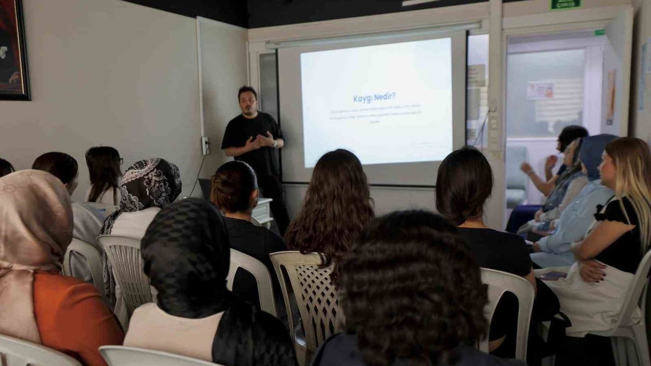 Yunusemre Belediyesi'nden öğrencilere 'Sınav Kaygısı Yönetimi' semineri