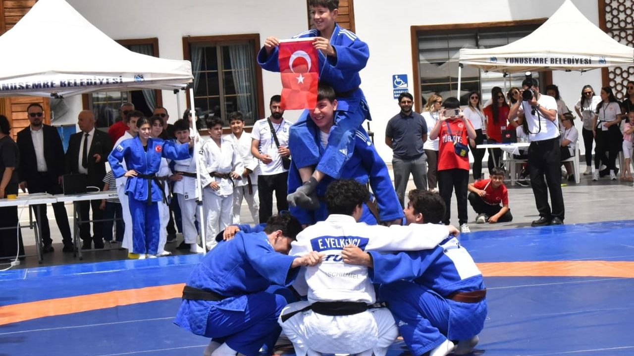 Yunusemre'de 19 Mayıs Gençlik Şöleni: Spor, Müzik ve Renkli Etkinlikler