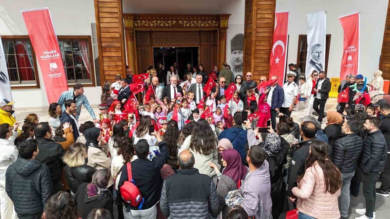Yunusemre'de 19 Mayıs Gençlik Şöleni: Spor ve Eğlence 100. Yıl Meydanı'nda