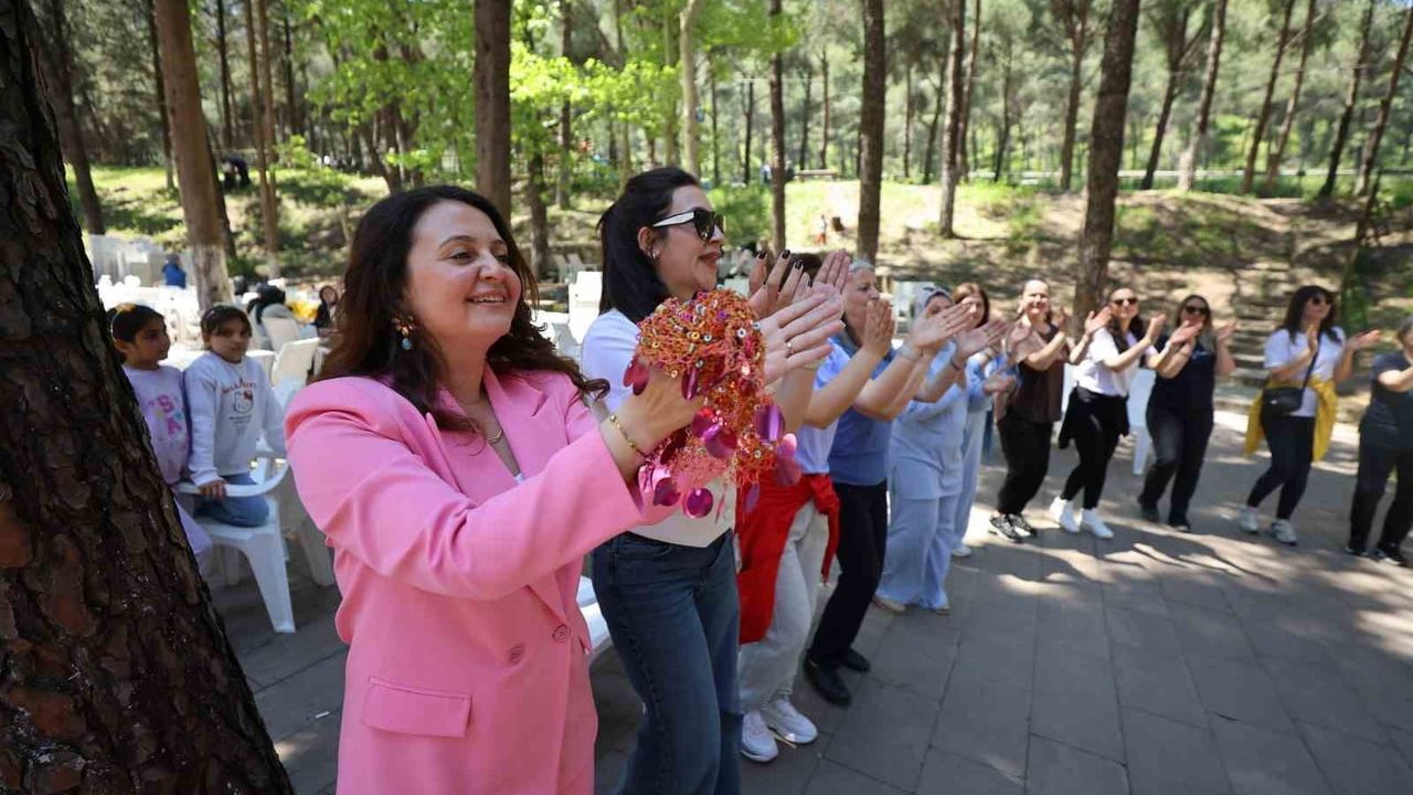Yunusemre'de Süreyya Tabiat Parkı'nda Hıdırellez ve Anneler Günü Bir Arada Kutlandı