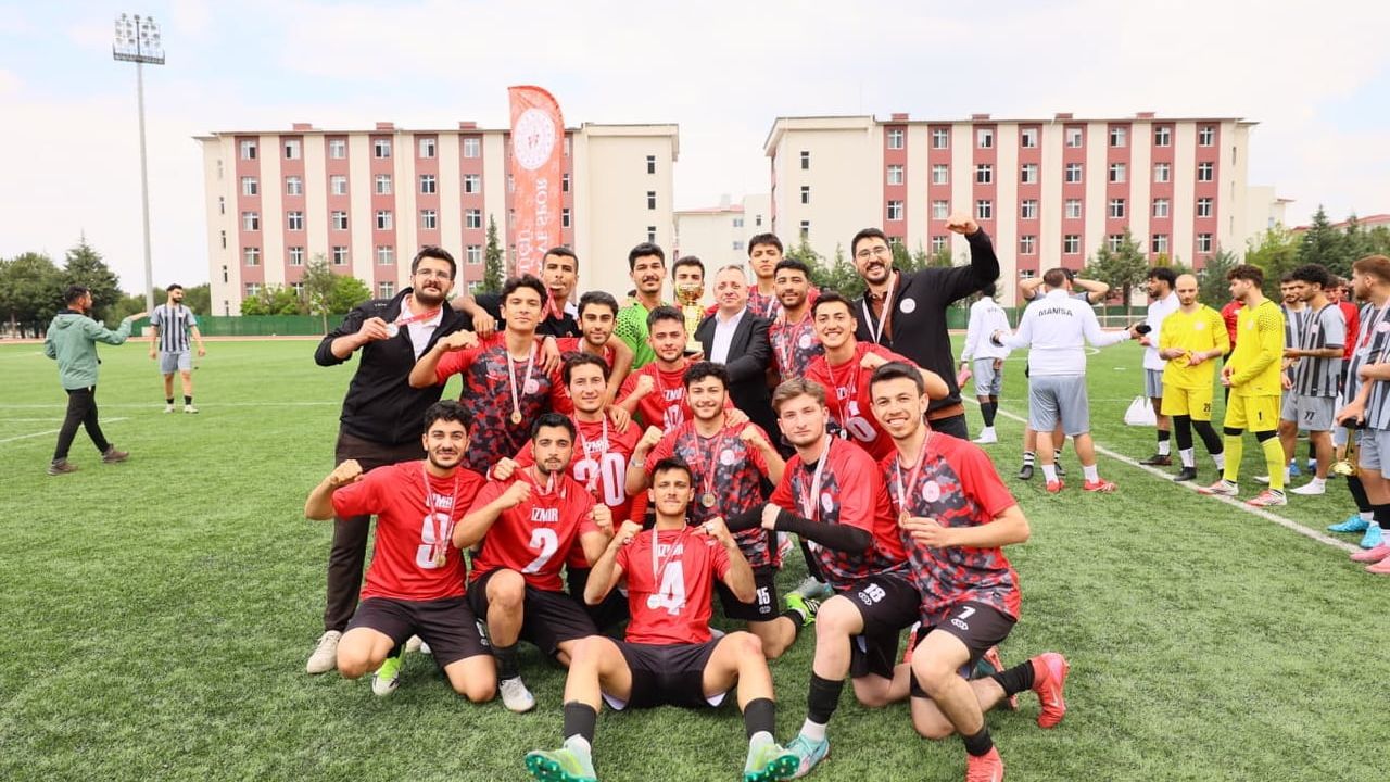 Yurtlig Futbol Grup Şampiyonası Denizli'de tamamlandı — İzmir şampiyon oldu