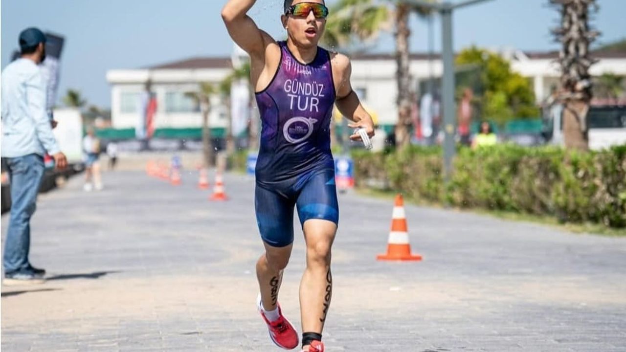 Yusuf Efe Gündüz, 2026 Ayvalık Triatlonu Türkiye Kupası PTS5'te birinci oldu