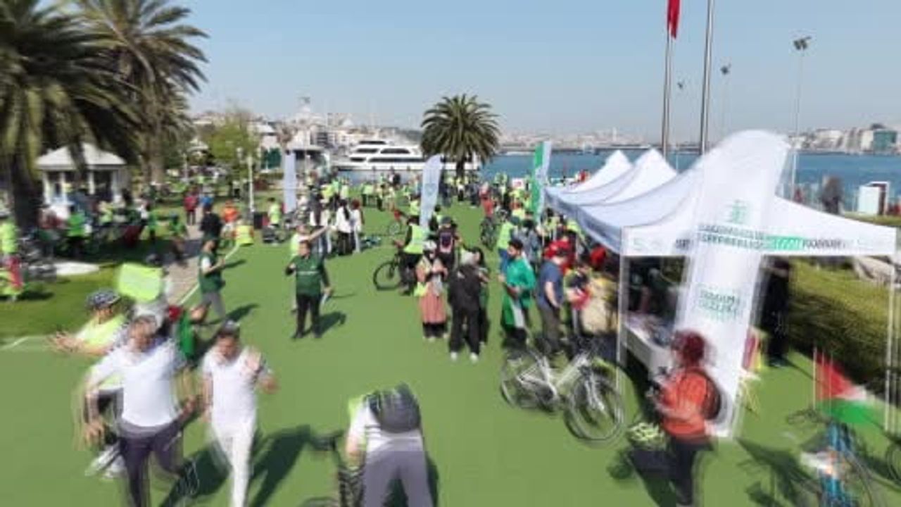 Yüzlerce Kişi Küresel Sumud Filosu'na Destek İçin Pedal Çevirdi