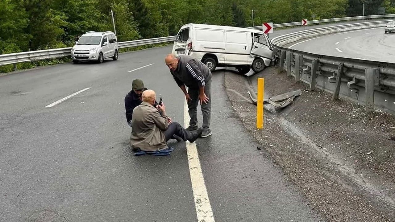 Zonguldak-Kdz. Ereğli kara yolunda yağış nedeniyle kamyonet kontrolden çıktı, sürücü camdan fırladı