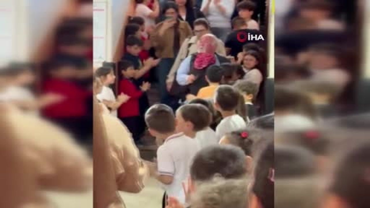 Zonguldak’ta 43 Yıl Görev Yapan Öğretmen Orhan Yılmaz Emekliliğe Duygusal Veda Etti