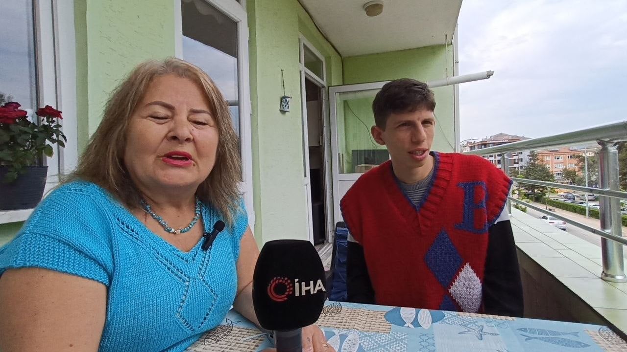 Zonguldak’ta anne Filiz Köktürk Özgül, oğlunu piyano ile hayata bağlıyor
