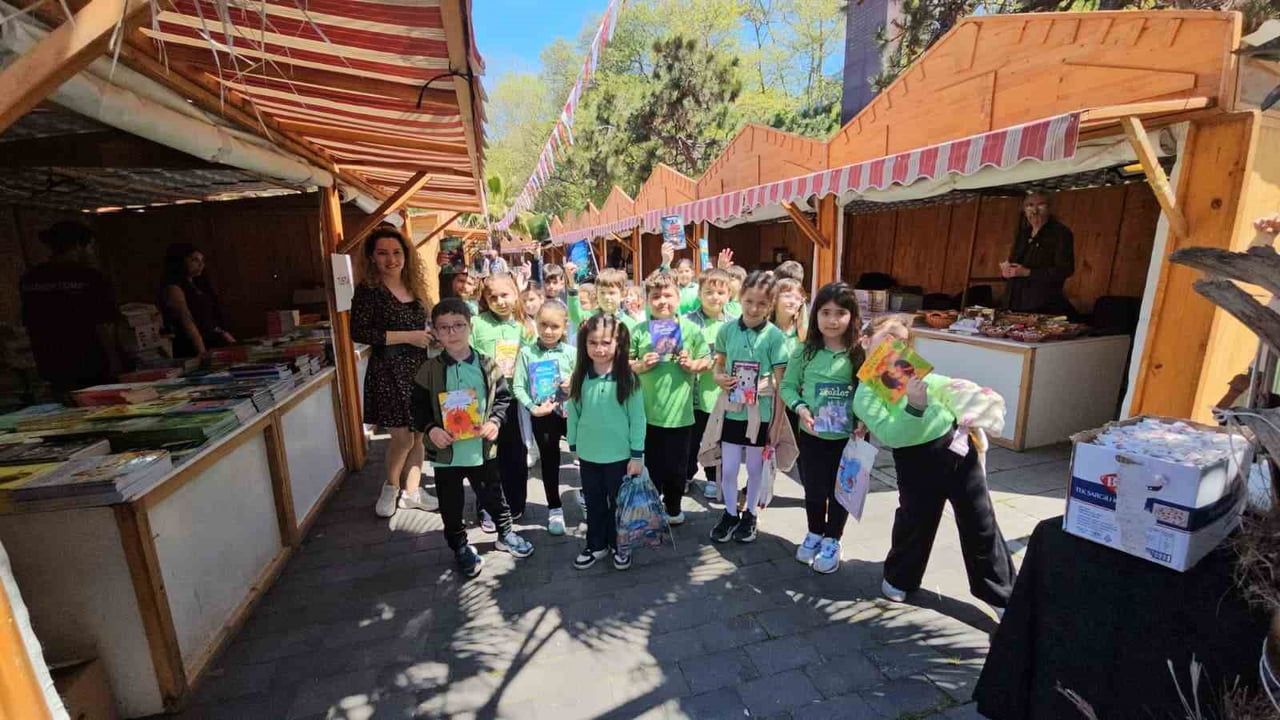 Zonguldak'ta Kitap Fuarı Açıldı: 85 Yazar, 50 Yayınevi ve Bahçelievler İlköğretim Öğrencileri