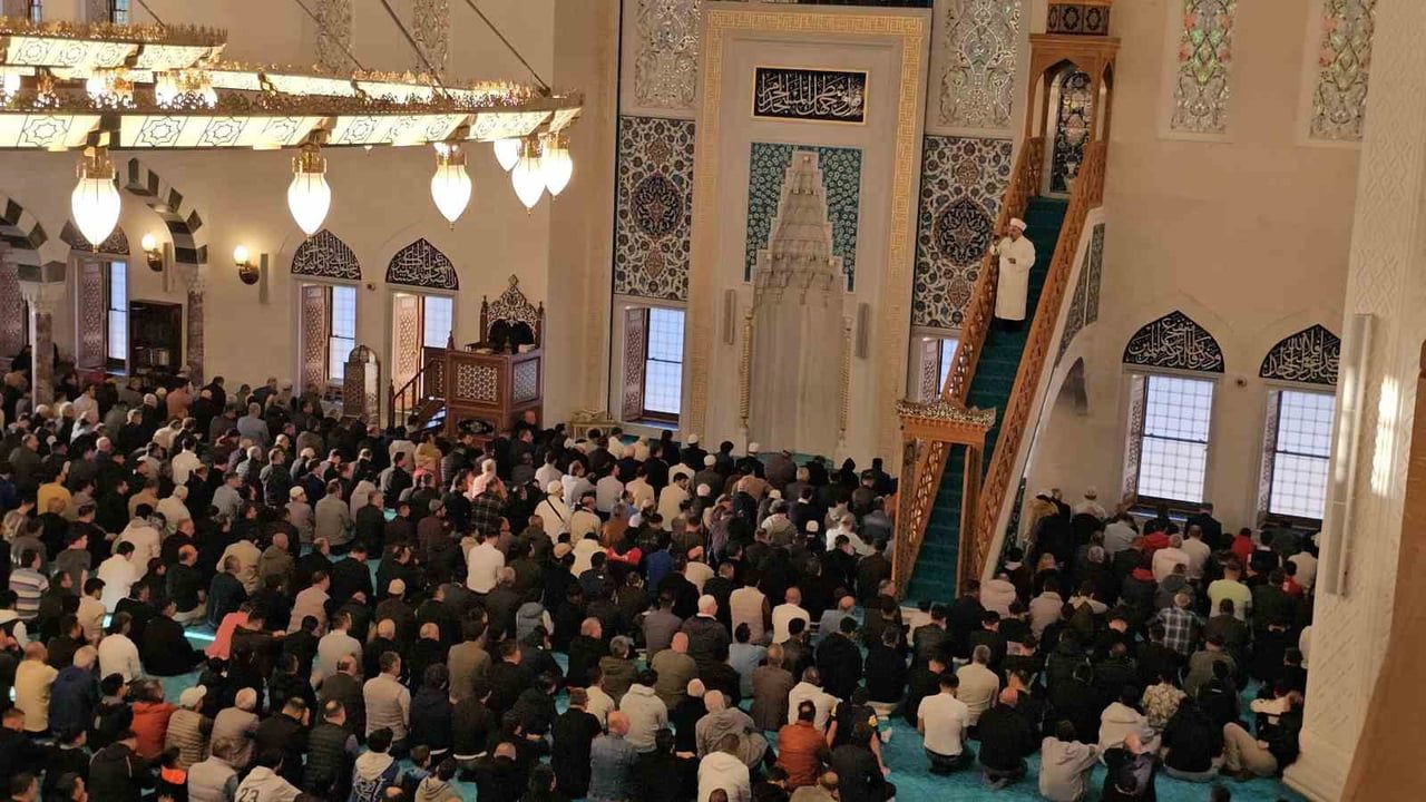 Zonguldak’ta Kurban Bayramı namazı Uzun Mehmet Camii’nde kılındı