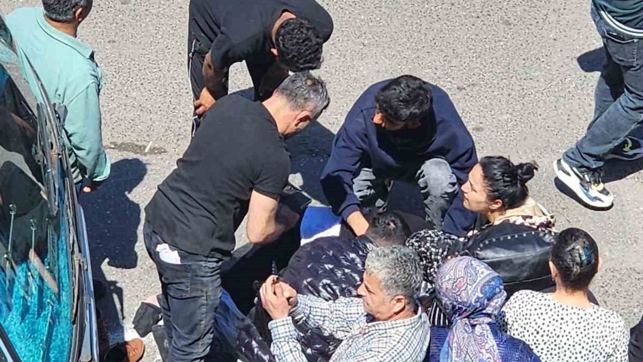Zonguldak'ta minibüsün altında kalan kadın vatandaşların müdahalesiyle kurtarıldı