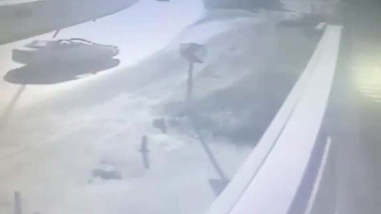 Zonguldak’ta otomobil virajı alamayıp akaryakıt istasyonuna daldı: 5'i çocuk 6 yaralı